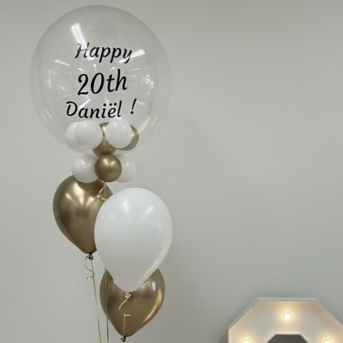 Gepersonaliseerde XL ballon met tros 3 helium gevulde ballonnen