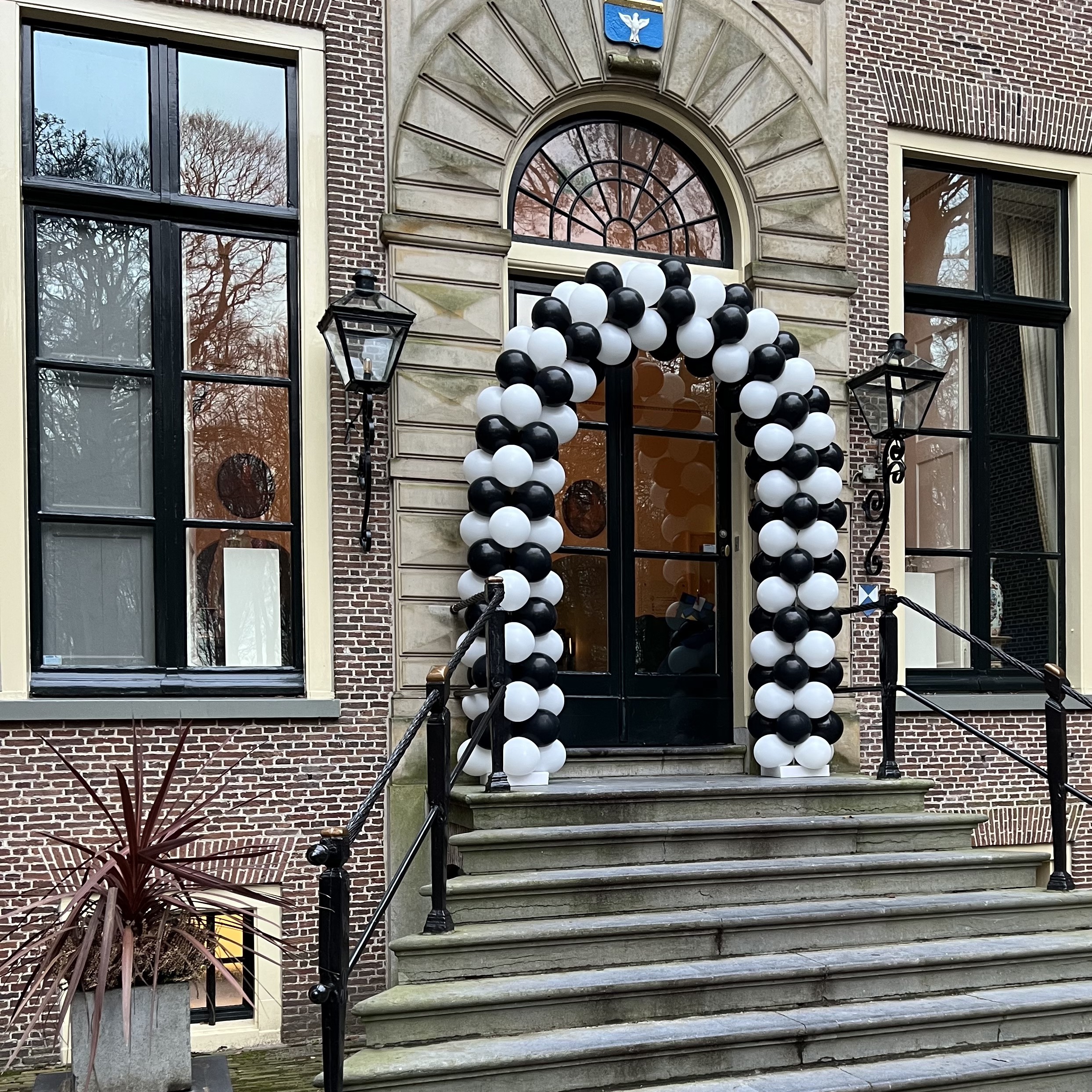 Medium Classic Ballonnenboog Gestapeld Zwart-wit