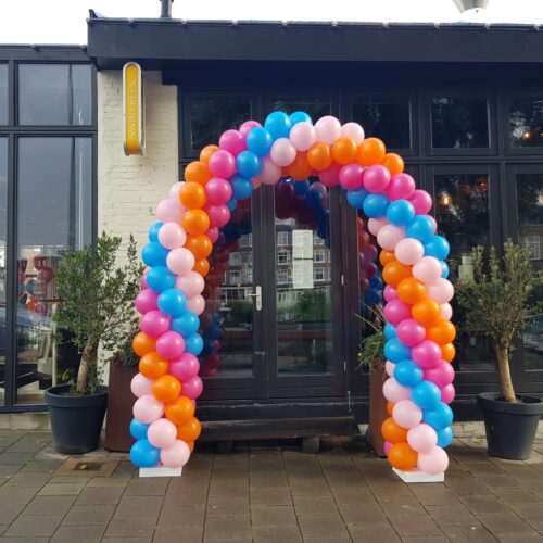 Medium Classic Ballonnenboog Blauw-bubblegum-oranje-fuchsia